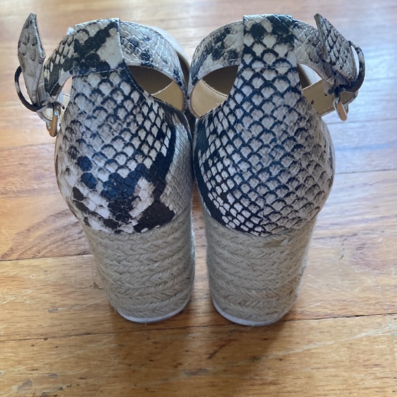 Nine West Straw Snake Skin Pattern Wedges - Picture 9 of 11